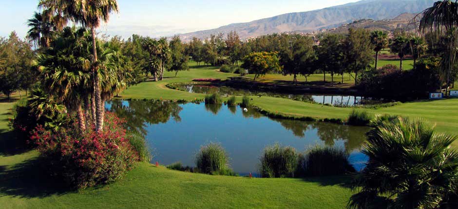 La orografía del terreno del Club de Golf Las Américas es perfecta para la práctica del golf