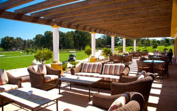 Terraza del restaurante La Estancia Golf