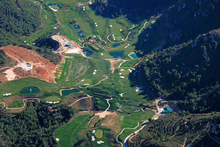 Impresionante vista cenital aérea de Club de Golf La Galiana