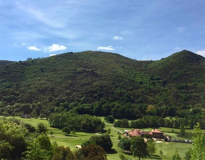 Bonita vista del Campo Golf Las Caldas en Oviedo - www.mundogolf.golf